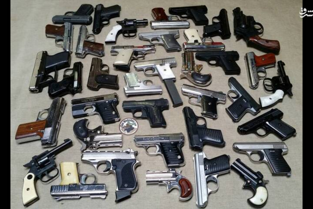 کشف 15 قبضه کلت جنگی از چمدان مسافران اتوبوس در فارس