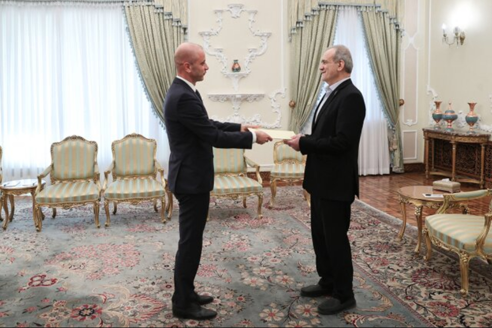 佩泽希齐扬：伊朗和黎巴嫩两国之间有着深厚的情感和文化纽带