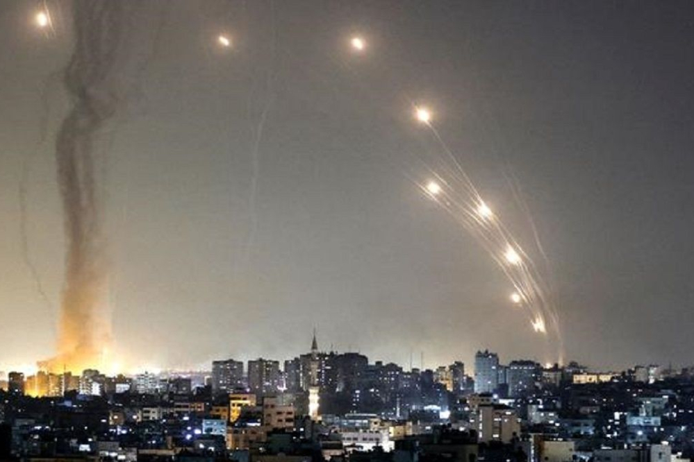 伊朗大规模发射“海巴尔”多弹头导弹