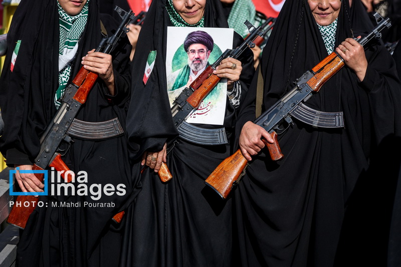 گزارش تصویری | راهپیمایی دختران «جان‌فدای ایران»