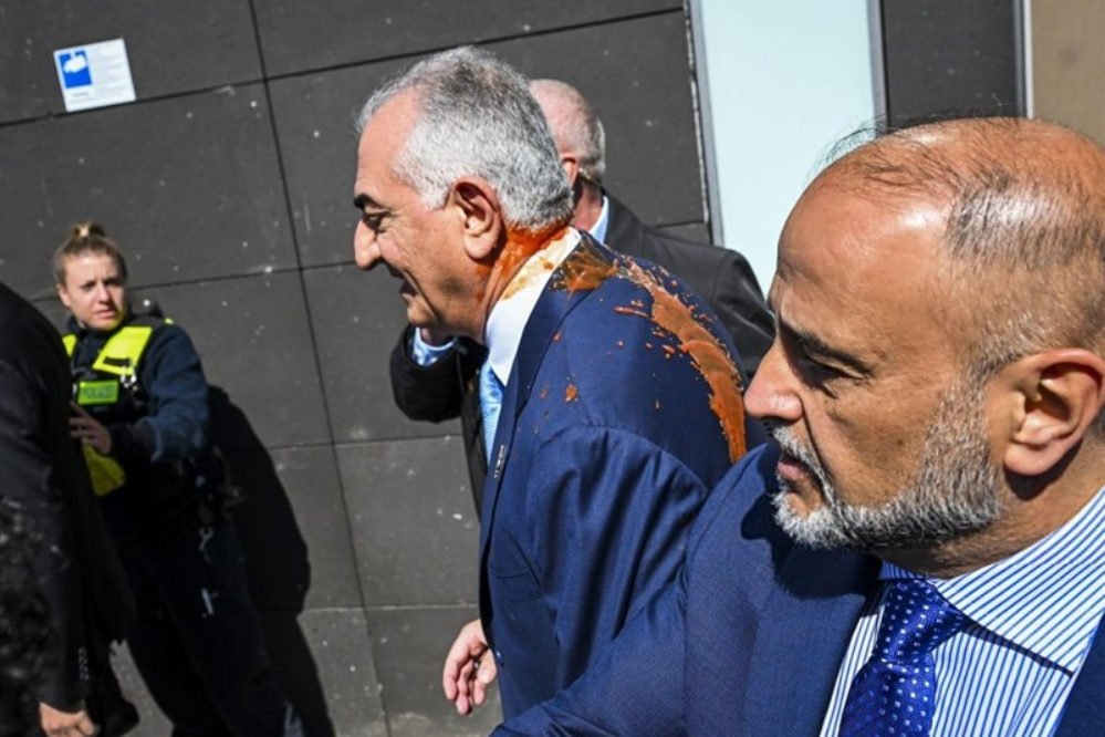 המחלוקת סביב סיבוב ההופעות האירופי של רזה רבי פהלווי/התקפת הרוטב האחרונה נמשכת