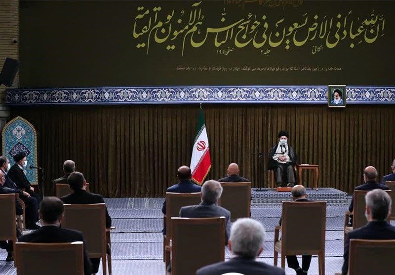 رهبر انقلاب: حل مشکل اقتصاد را موکول به تحریم‌ها نکنید