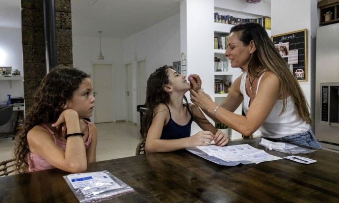 10,556 זיהומים חדשים ואזהרה מפני התפשטות הנגיף בבתי הספר