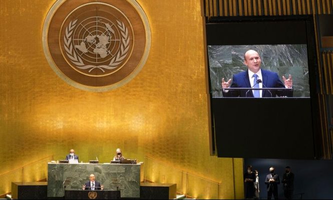 גורמי בריאות מבקרים את בנט על כך שהוא "התנהג בילדותיות"