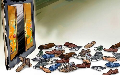 گذاشتن کفش جلوی درب اپارتمان ممنوع!!