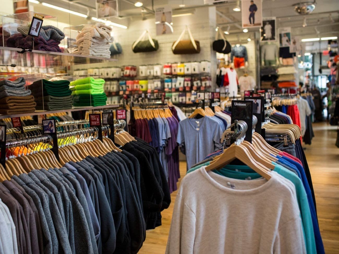 خروج 2 میلیارد دلار ارز از کشور برای قاچاق پوشاک خارجی